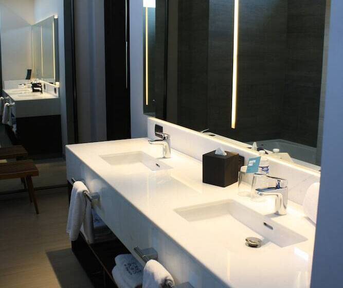 مجموعه ویستا شهر, Four Points By Sheraton Puebla