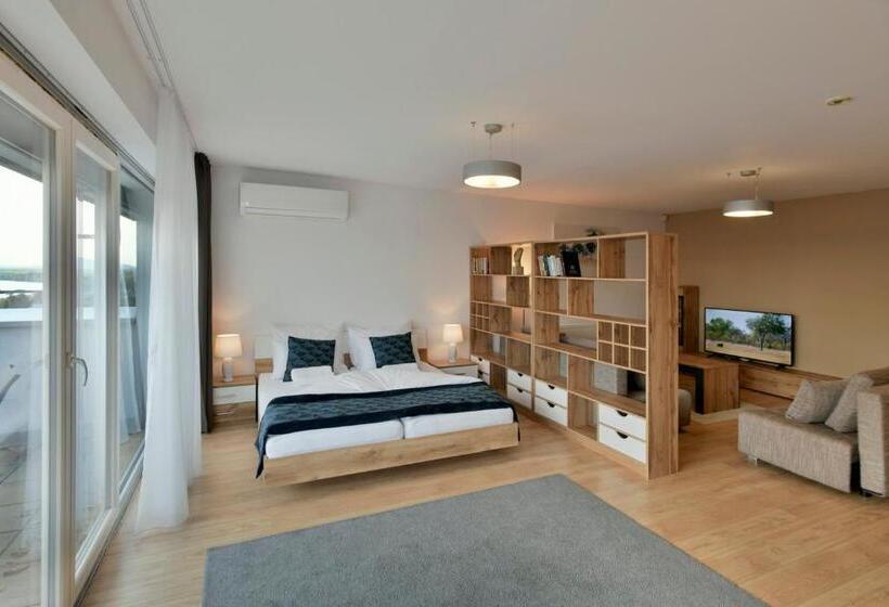 سوییت خانوادگی, River View Apartments