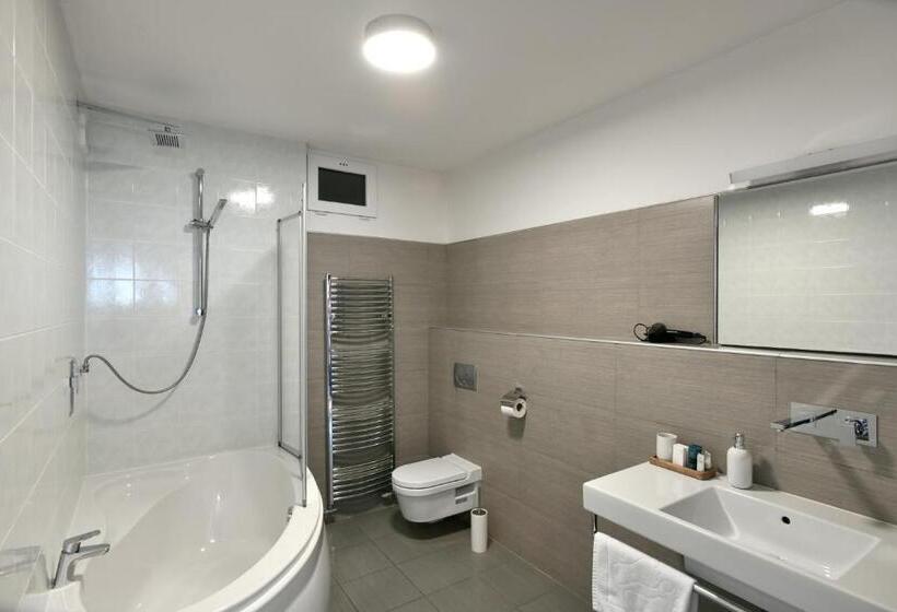 اتاق اکونومی, River View Apartments