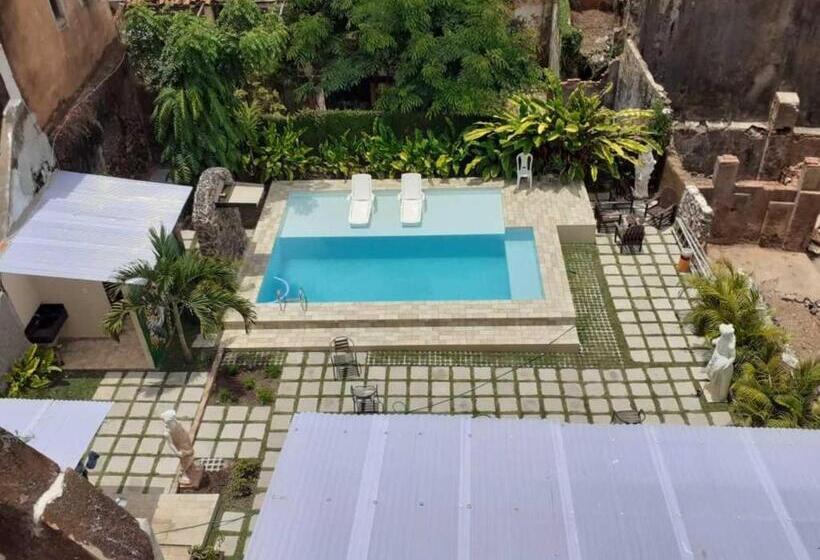 공동 객실, Reviver Hostel
