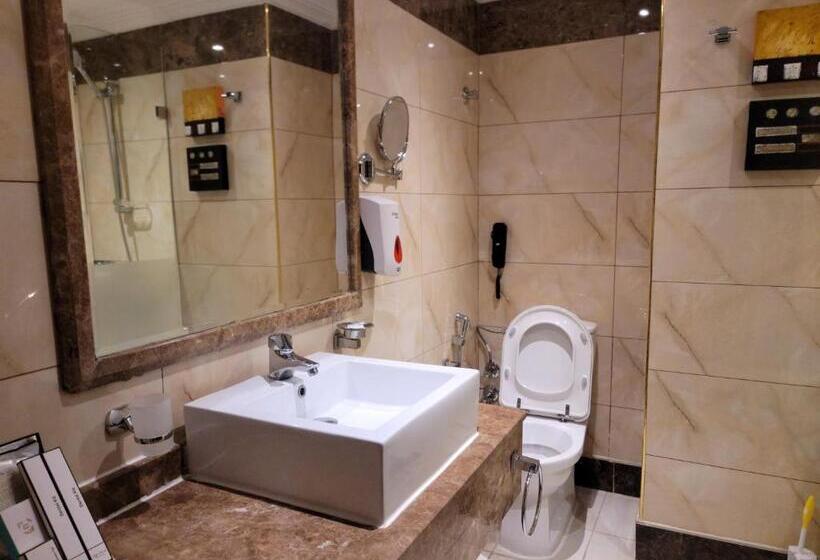 Номер Стандарт Трехместный, Golden Tulip Al Shakreen