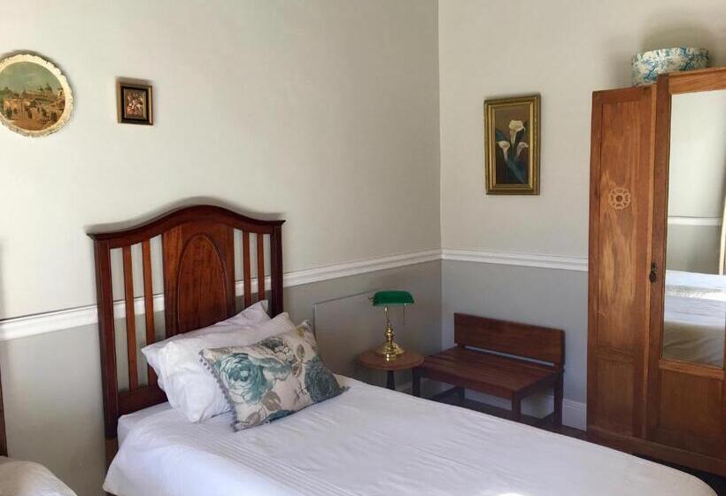 Номер Стандарт Вид на Сад, John Montagu Accommodation