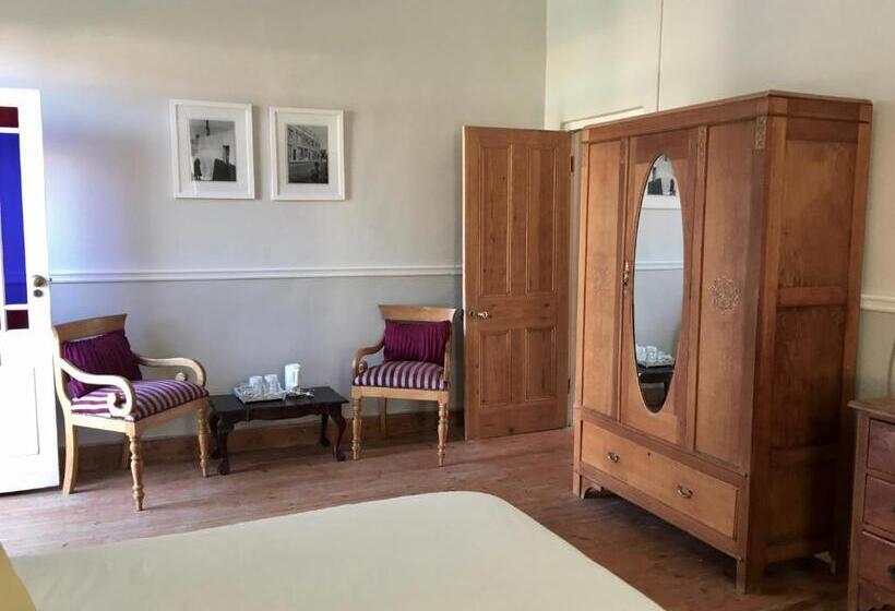 Номер Стандарт Вид на Бассейн, John Montagu Accommodation