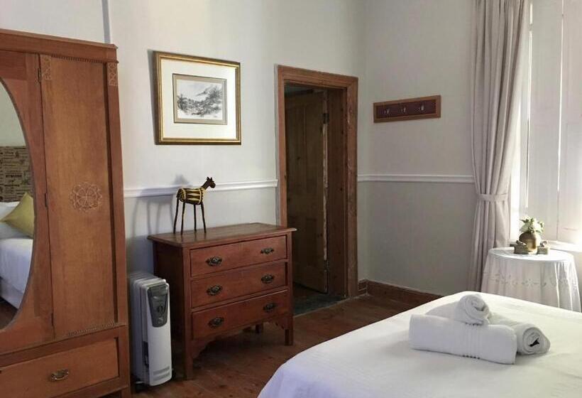 Номер Стандарт Вид на Бассейн, John Montagu Accommodation
