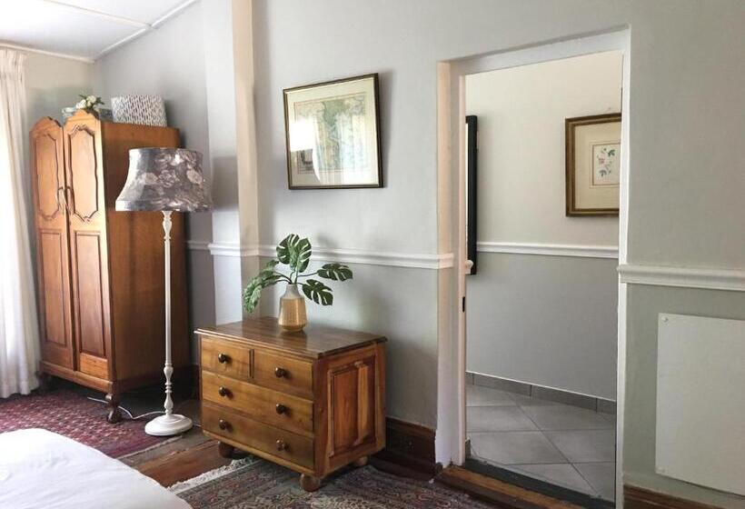 Семейный Номер, John Montagu Accommodation