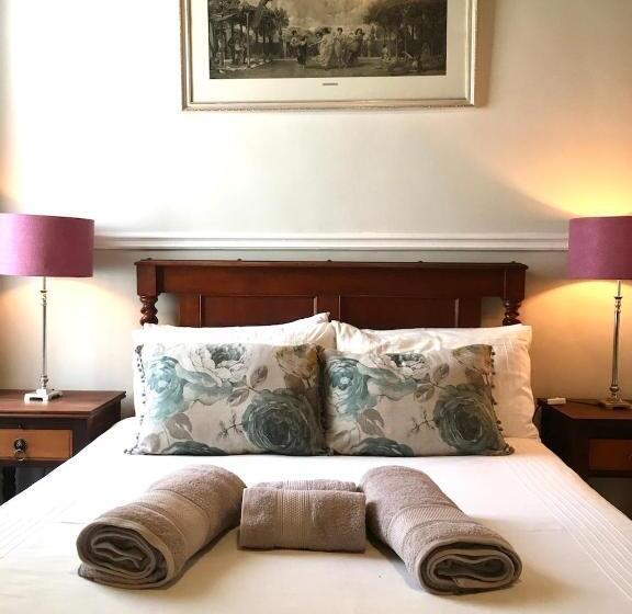 Номер Стандарт с Гидромассажем, John Montagu Accommodation