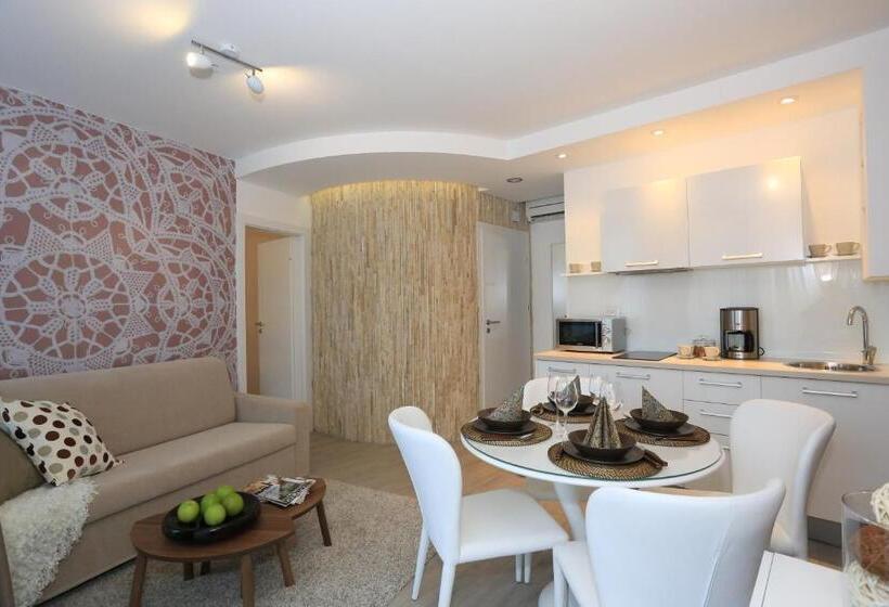 Апартаменты 1 Спальня с Балконом, Apartments & Rooms Mareta Exclusive