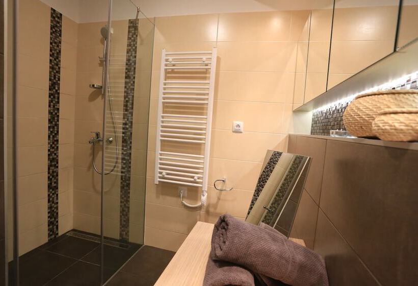 Апартаменты 1 Спальня с Балконом, Apartments & Rooms Mareta Exclusive
