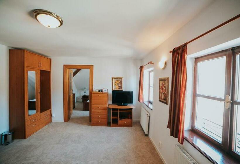 스위트, Resla Residence I, Ii