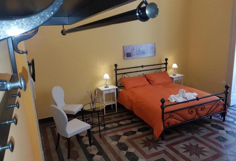 اتاق استاندارد با بالکن, Central Suites Catania