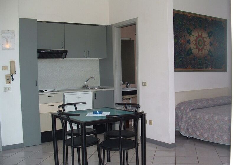استودیوی استاندارد, Holiday Residence