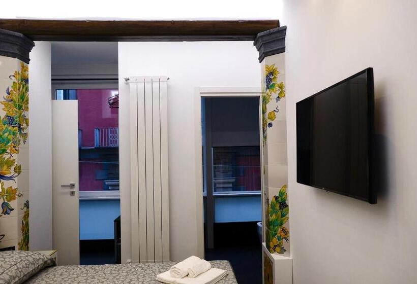 اتاق لوکس, The Boutique Napoli Suite