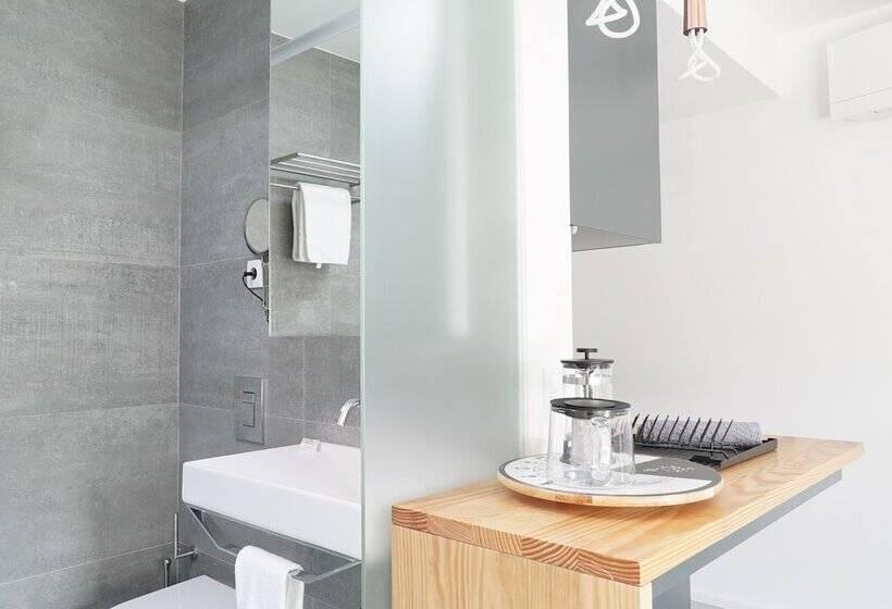 استودیوی استاندارد, 7g Roaster Apartments