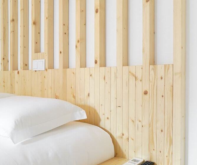 استودیوی استاندارد, 7g Roaster Apartments