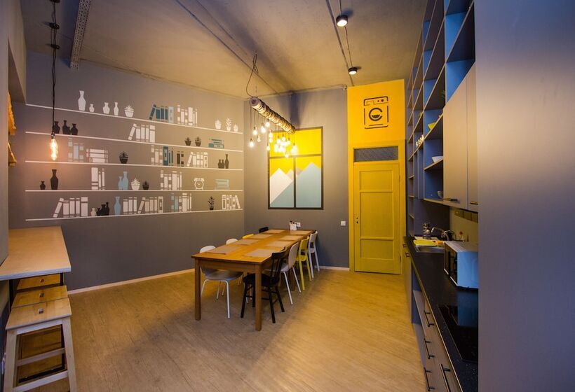 Кровать в Общей Комнате, Inwood Hostel