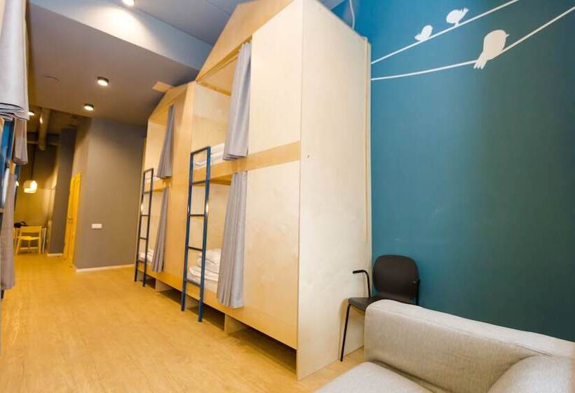 Кровать в Общей Комнате, Inwood Hostel