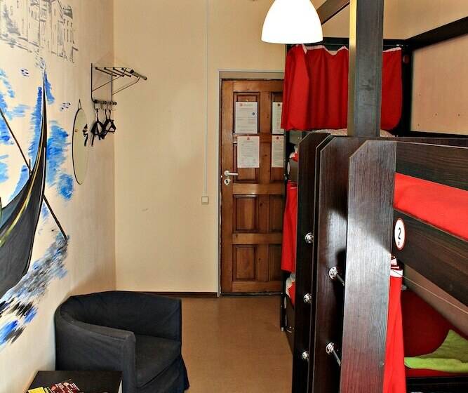تختخواب در اتاق مشترک, Like Hostel