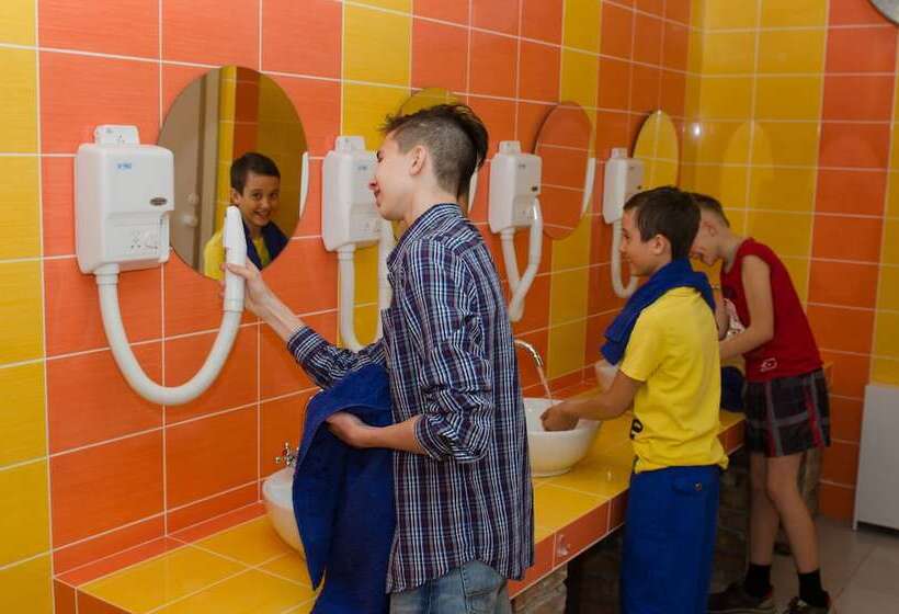 Кровать в Общей Комнате, Lucky   Hostel