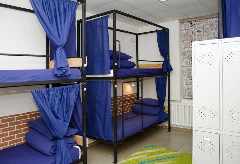 Кровать в Общей Комнате, Lucky   Hostel