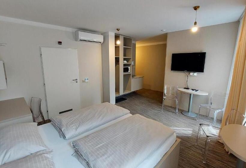 اتاق استاندارد با تخت بزرگ برای معلولان, Smarthotel Nezvalova Archa