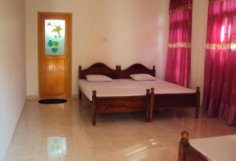 Семейный Номер, Yala River Face Inn