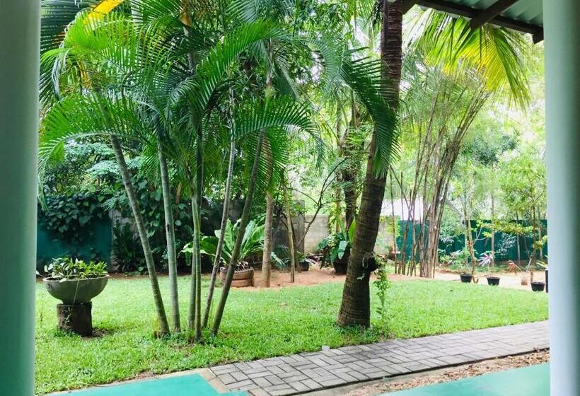 Семейный Номер Вид на Сад, Yala River Face Inn
