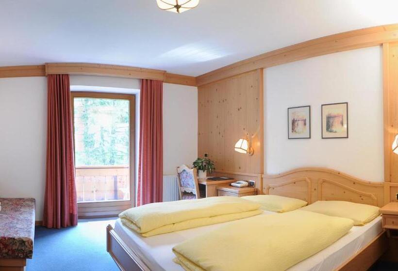 اتاق استاندارد سه نفره, Sport Hotel Wildgall
