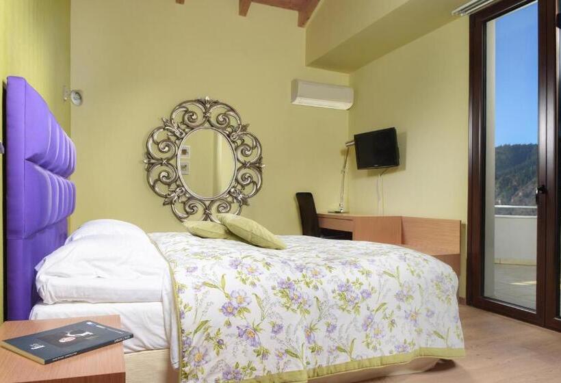Deluxe люкс с видом, Forest Suites Boutique