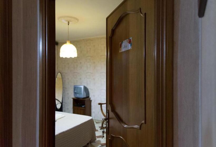 اتاق استاندارد سه نفره, B&b Anxur
