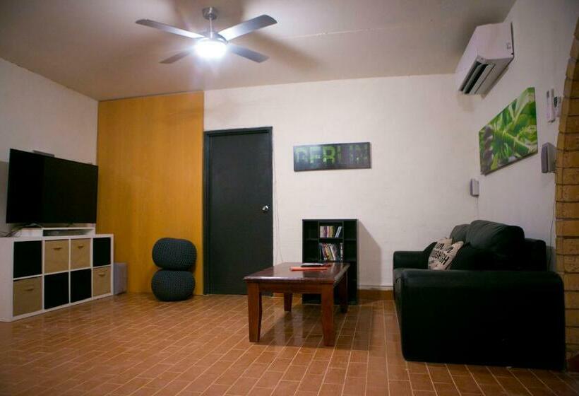 Номер Стандарт, Breakaway Views 374 Alp St