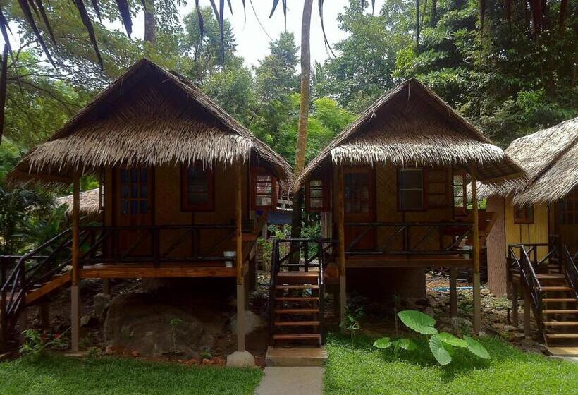بنجلو قياسى, Jungle Garden