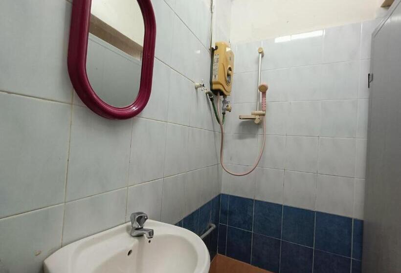 Camera Familiare, Kota Lodge