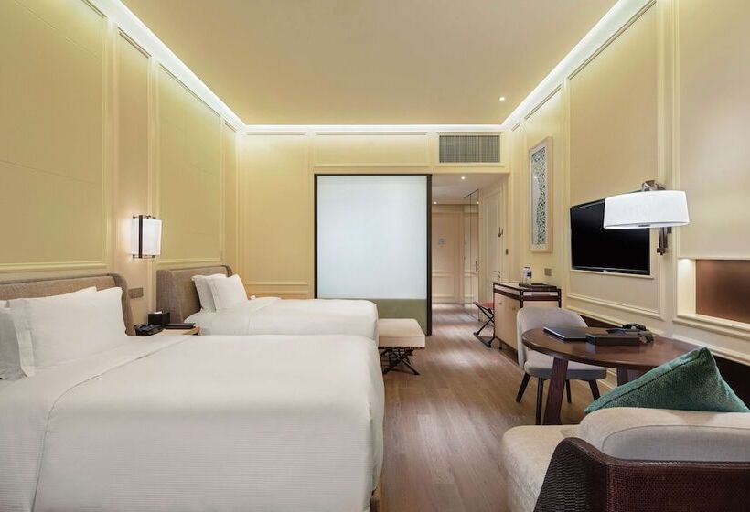Номер Deluxe, Hilton Dalian Golden Pebble Beach Resort