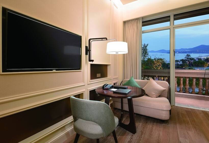Номер Deluxe Вид на Море, Hilton Dalian Golden Pebble Beach Resort