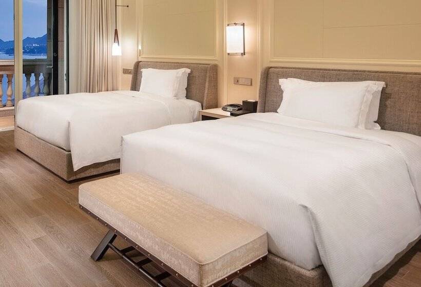 Номер Deluxe Вид на Море, Hilton Dalian Golden Pebble Beach Resort