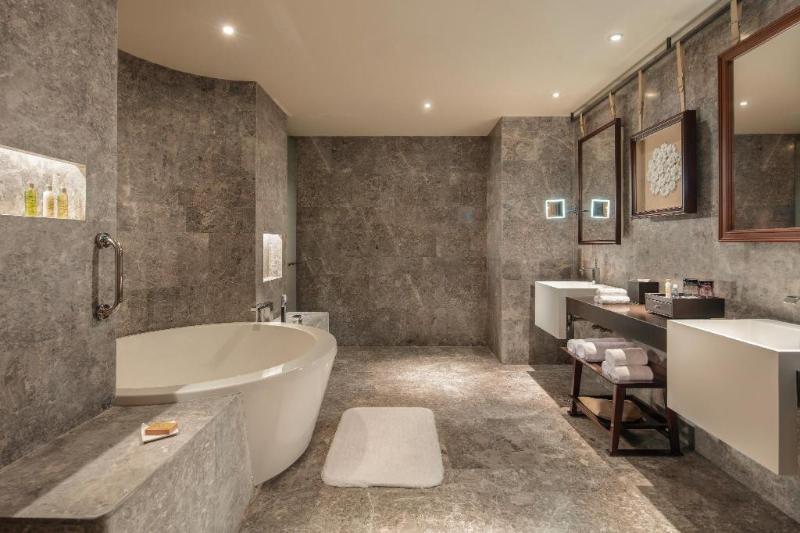 Номер Executive, Hilton Dalian Golden Pebble Beach Resort