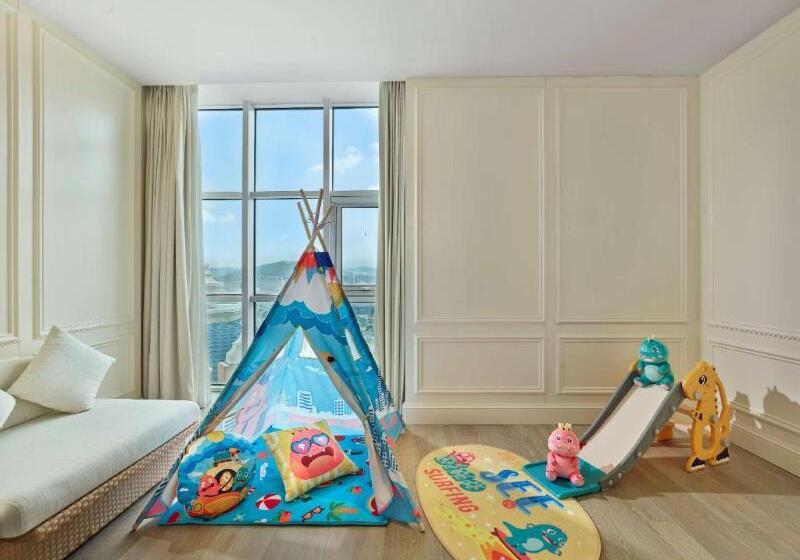 Номер Стандарт Вид на Море с Балконом, Hilton Dalian Golden Pebble Beach Resort