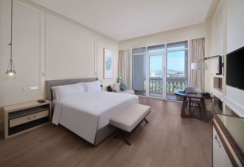 Номер Deluxe Вид на Море, Hilton Dalian Golden Pebble Beach Resort