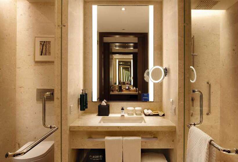 Номер Executive Кровать Кинг, Hilton Dalian Golden Pebble Beach Resort