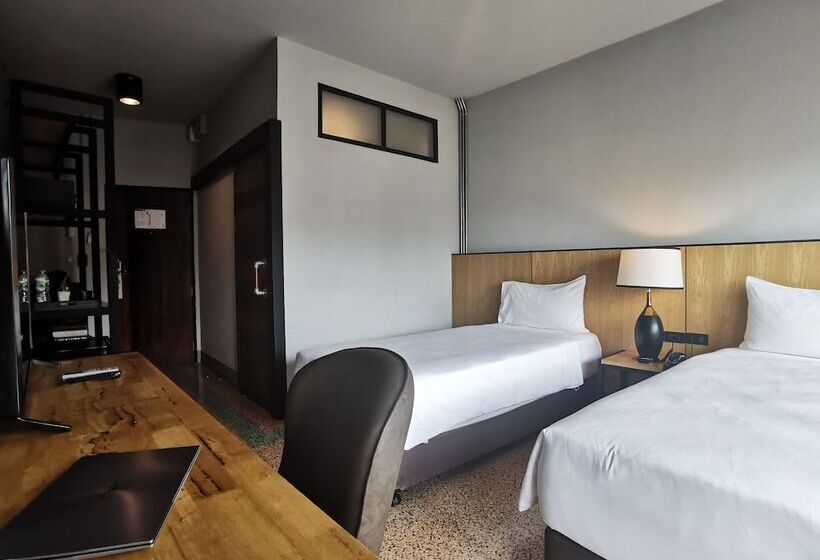 اتاق استاندارد, W22 By Burasari