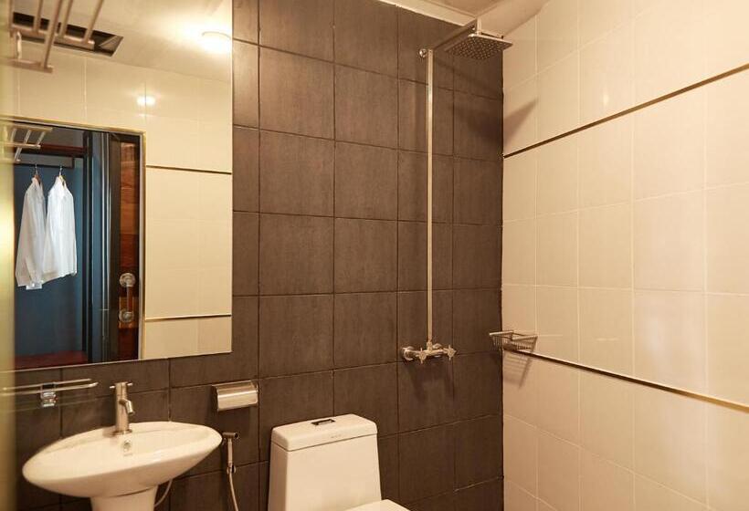 اتاق استاندارد سه نفره, W22 By Burasari