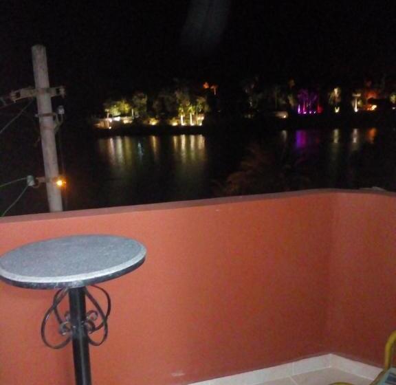 اتاق لوکس با چشم‌انداز دریا, El Prince Guesthouse