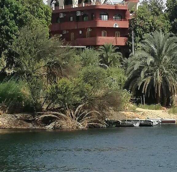 اتاق لوکس با چشم‌انداز دریا, El Prince Guesthouse