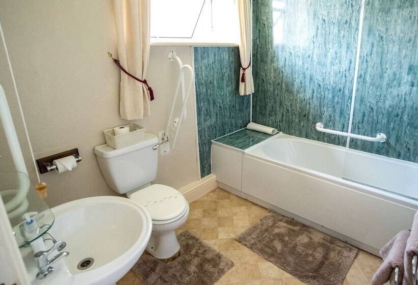 Номер Стандарт, Holcombe Guest House