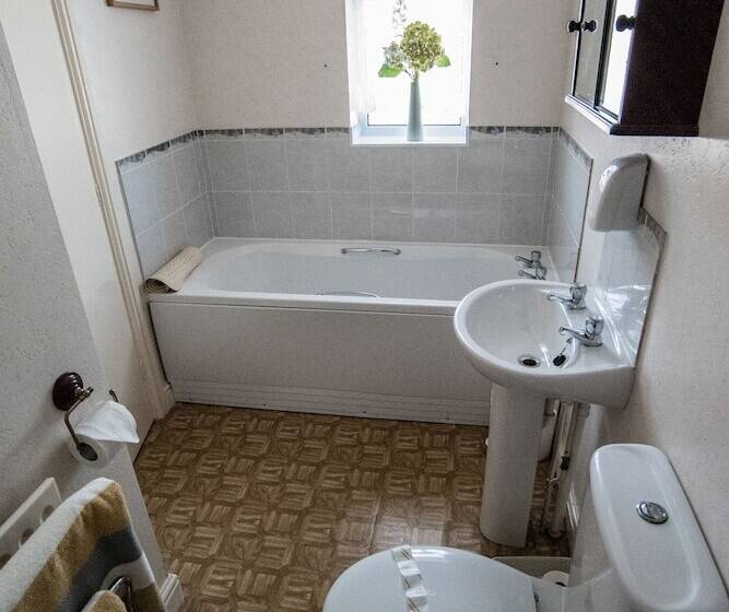 Семейный Номер, Holcombe Guest House