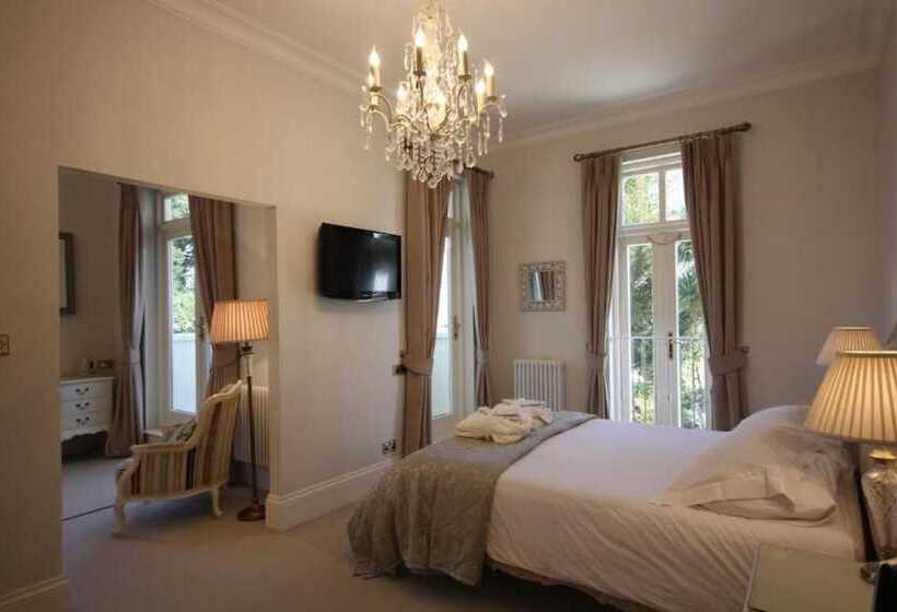 سوییت با چشم‌انداز دریا, La Haule Manor