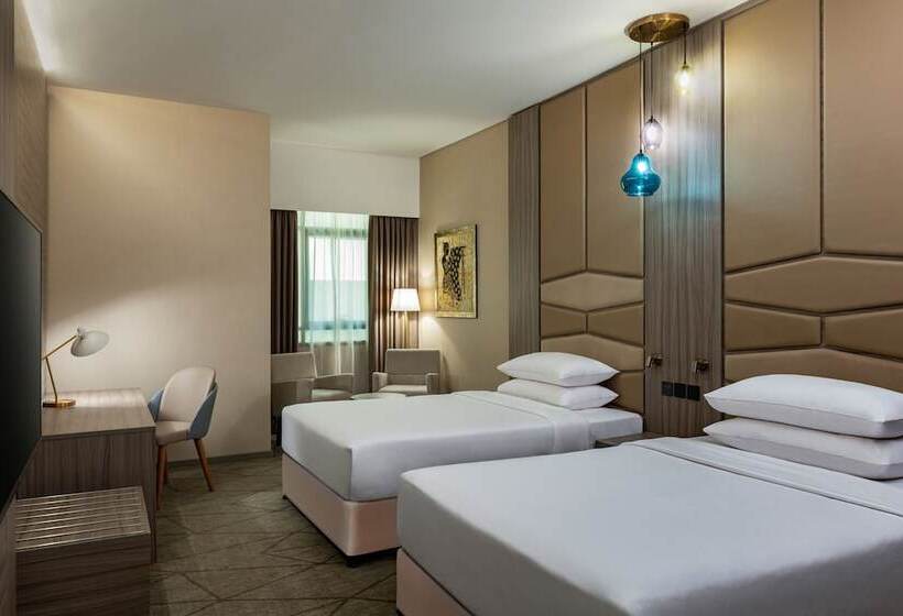 Номер Superior, Four Points By Sheraton Production City, Dubai