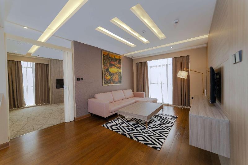 Полулюкс, Four Points By Sheraton Production City, Dubai