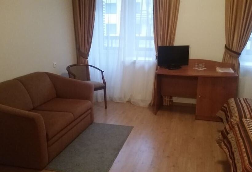 اتاق راحتی سه تخته, Dom Tvorchestva Arkhitektor