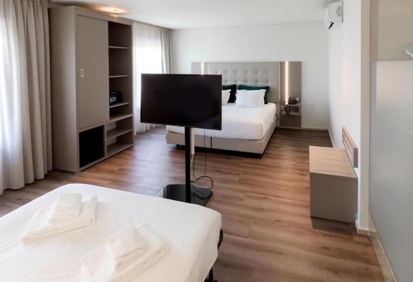Quarto Familiar, Oporto Airport & Business